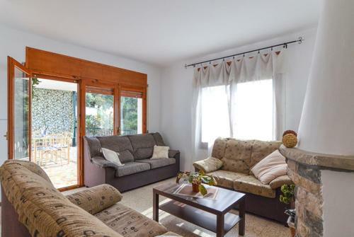 Lloret de Mar Villa Sleeps 12 Pool Wifi
