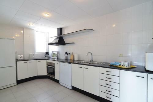 Lloret de Mar Villa Sleeps 12 Pool Wifi