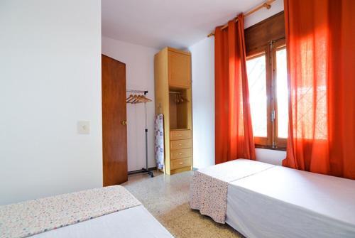 Lloret de Mar Villa Sleeps 12 Pool Wifi