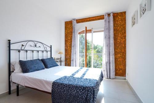 Lloret de Mar Villa Sleeps 12 Pool Wifi