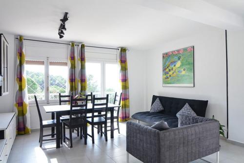 Lloret de Mar Villa Sleeps 12 Pool Wifi