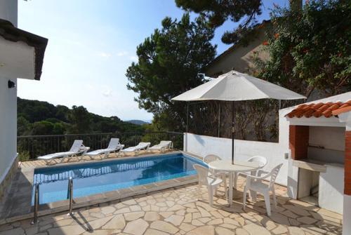 Lloret de Mar Villa Sleeps 12 Pool Wifi