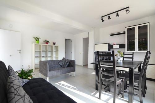 Lloret de Mar Villa Sleeps 12 Pool Wifi