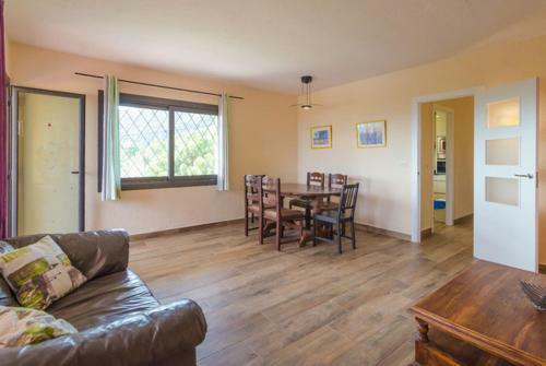 Lloret de Mar Villa Sleeps 14 Pool Wifi