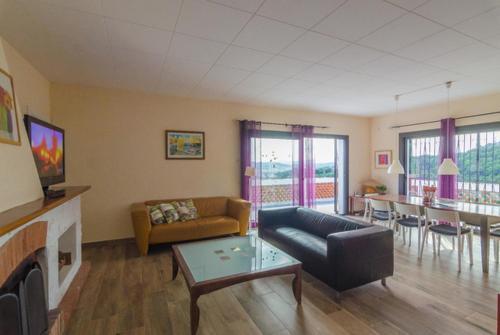 Lloret de Mar Villa Sleeps 14 Pool Wifi