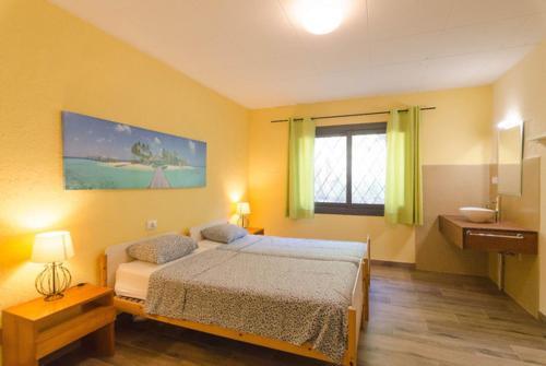 Lloret de Mar Villa Sleeps 14 Pool Wifi