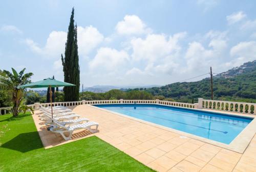 Lloret de Mar Villa Sleeps 14 Pool Wifi