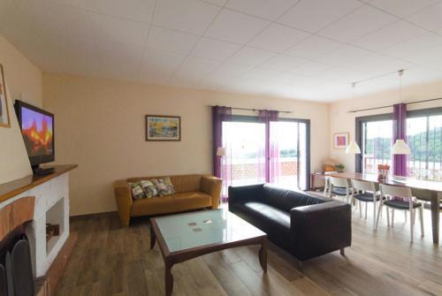 Lloret de Mar Villa Sleeps 14 Pool Wifi