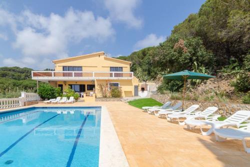 Lloret de Mar Villa Sleeps 14 Pool Wifi