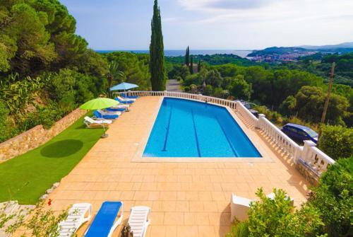 Lloret de Mar Villa Sleeps 14 Pool Wifi