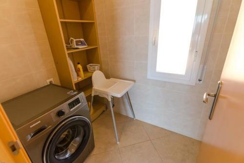 Lloret de Mar Villa Sleeps 8 Pool Air Con Wifi