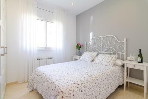 Lloret de Mar Villa Sleeps 6 Pool Air Con Wifi