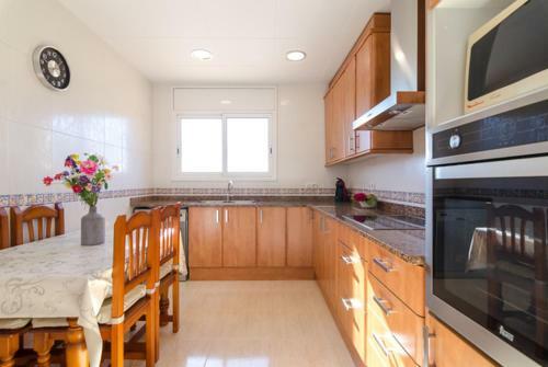 Lloret de Mar Villa Sleeps 6 Pool Air Con Wifi