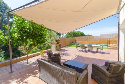 Lloret de Mar Villa Sleeps 6 Pool Air Con Wifi