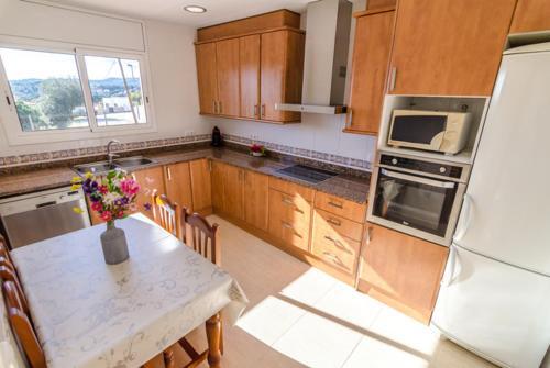 Lloret de Mar Villa Sleeps 6 Pool Air Con Wifi