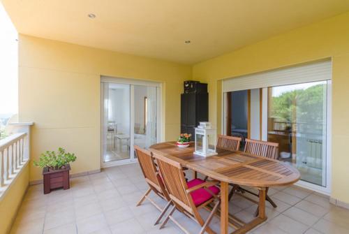 Lloret de Mar Villa Sleeps 6 Pool Air Con Wifi
