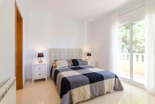 Lloret de Mar Villa Sleeps 6 Pool Air Con Wifi