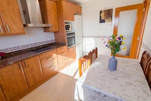 Lloret de Mar Villa Sleeps 6 Pool Air Con Wifi