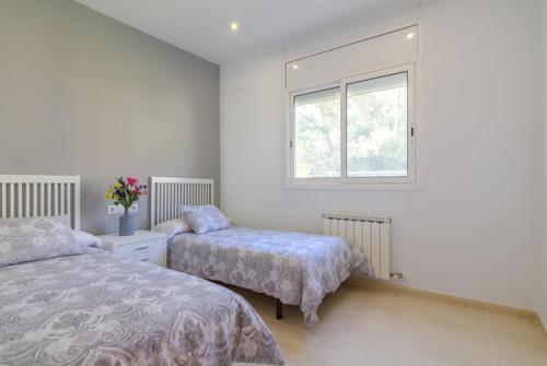 Lloret de Mar Villa Sleeps 6 Pool Air Con Wifi