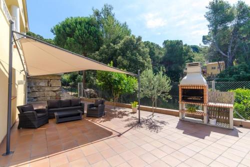 Lloret de Mar Villa Sleeps 6 Pool Air Con Wifi