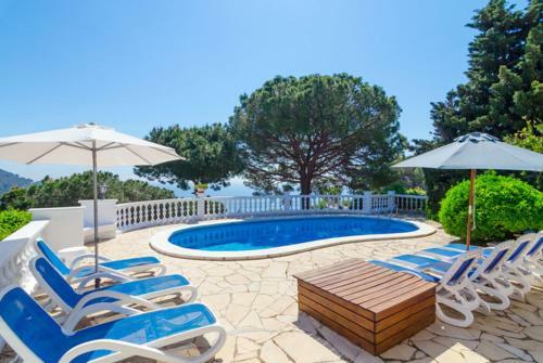 Lloret de Mar Villa Sleeps 6 Pool Wifi