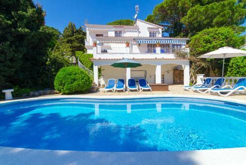 Lloret de Mar Villa Sleeps 6 Pool Wifi