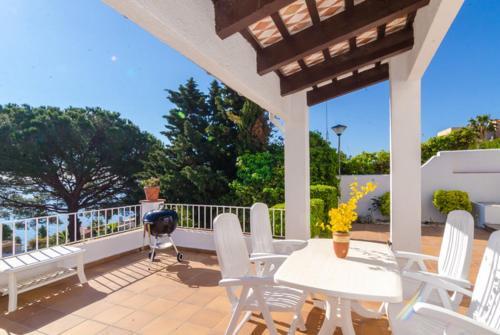 Lloret de Mar Villa Sleeps 6 Pool Wifi