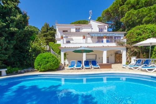 Lloret de Mar Villa Sleeps 6 Pool Wifi