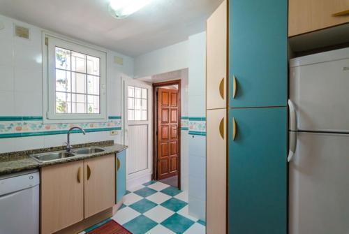 Lloret de Mar Villa Sleeps 6 Pool Wifi