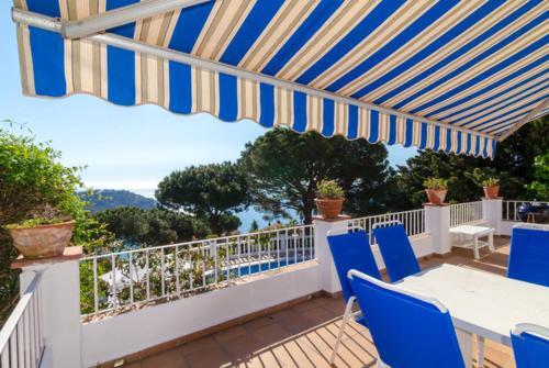 Lloret de Mar Villa Sleeps 6 Pool Wifi