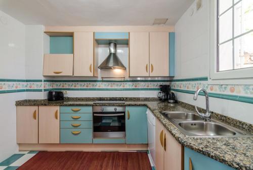 Lloret de Mar Villa Sleeps 6 Pool Wifi
