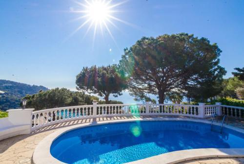 Lloret de Mar Villa Sleeps 6 Pool Wifi