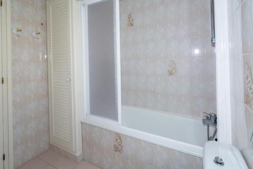 Lloret de Mar Villa Sleeps 6 Pool Wifi