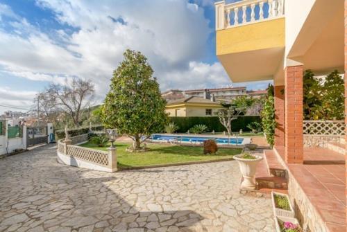 Lloret de Mar Villa Sleeps 6 Pool Wifi