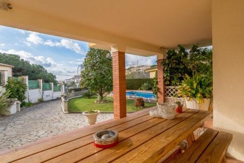 Lloret de Mar Villa Sleeps 6 Pool Wifi