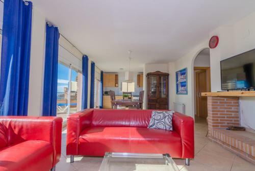 Lloret de Mar Villa Sleeps 8 Pool Air Con Wifi