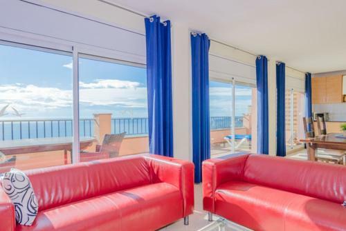 Lloret de Mar Villa Sleeps 8 Pool Air Con Wifi