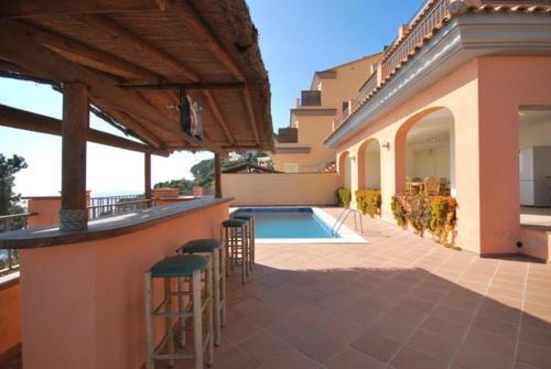 Lloret de Mar Villa Sleeps 8 Pool Air Con Wifi