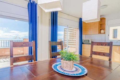 Lloret de Mar Villa Sleeps 8 Pool Air Con Wifi