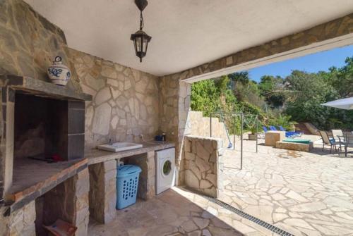 Lloret de Mar Villa Sleeps 6 Pool Air Con Wifi