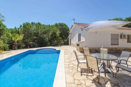 Lloret de Mar Villa Sleeps 6 Pool Air Con Wifi