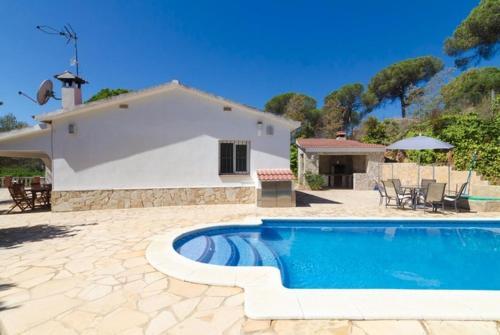 Lloret de Mar Villa Sleeps 6 Pool Air Con Wifi
