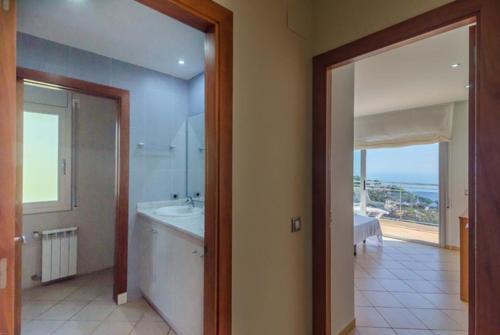 Lloret de Mar Villa Sleeps 10 Pool Wifi