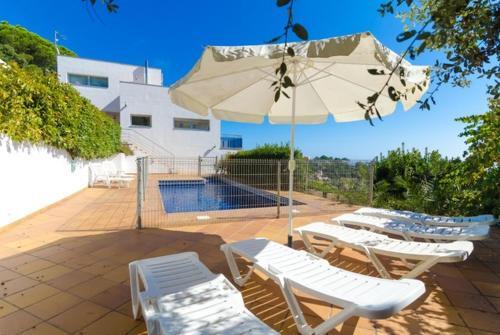 Lloret de Mar Villa Sleeps 10 Pool Wifi