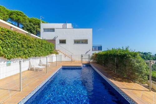 Lloret de Mar Villa Sleeps 10 Pool Wifi