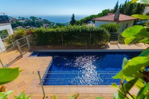 Lloret de Mar Villa Sleeps 10 Pool Wifi