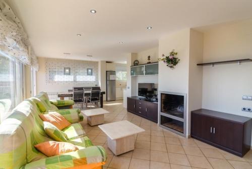Lloret de Mar Villa Sleeps 10 Pool Wifi