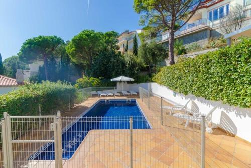 Lloret de Mar Villa Sleeps 10 Pool Wifi