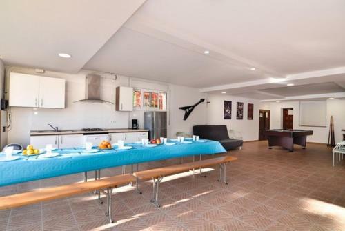 Lloret de Mar Villa Sleeps 18 Pool Wifi
