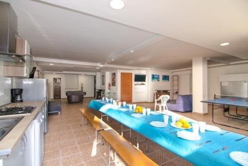 Lloret de Mar Villa Sleeps 18 Pool Wifi